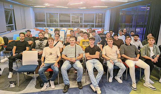 IA visita a empresa máster IA 950 horas presenciales
