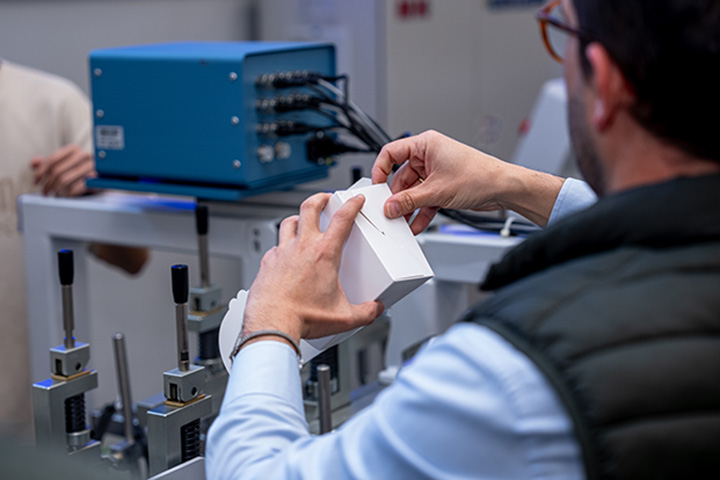 experto en plegado y pegado